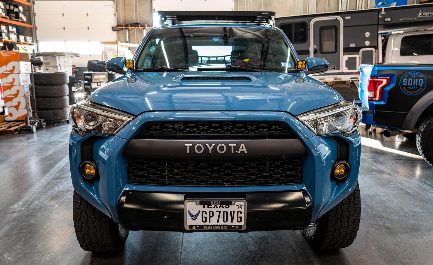 '10-23 Toyota 4Runner SAE Fog Light Kit Baja Designs display on Vehicle 