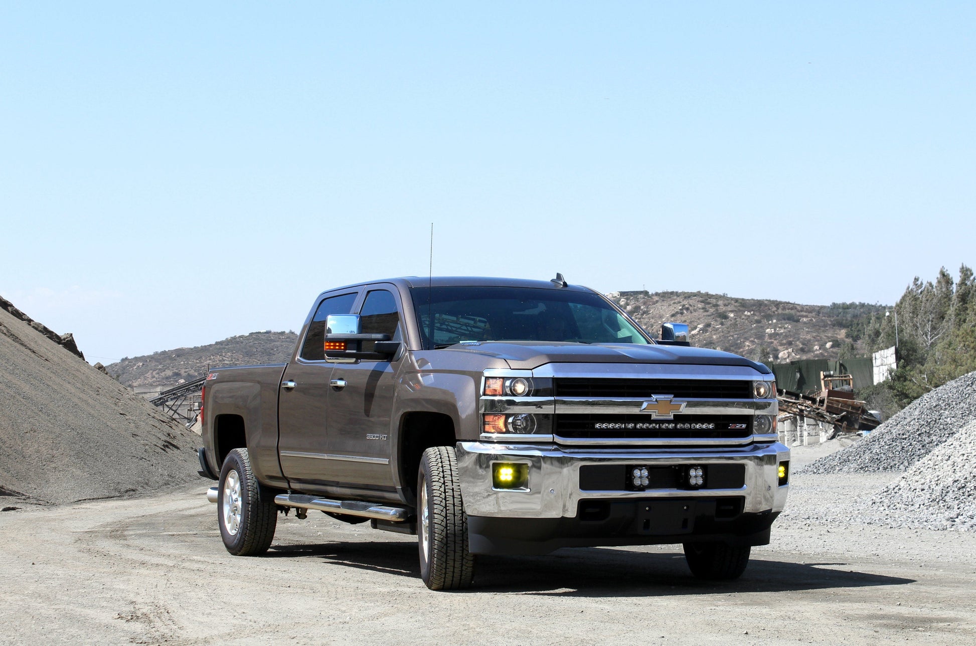 '15-19 Chevy/GMC SAE Fog Light Kit Baja Designs display on Vehicle 